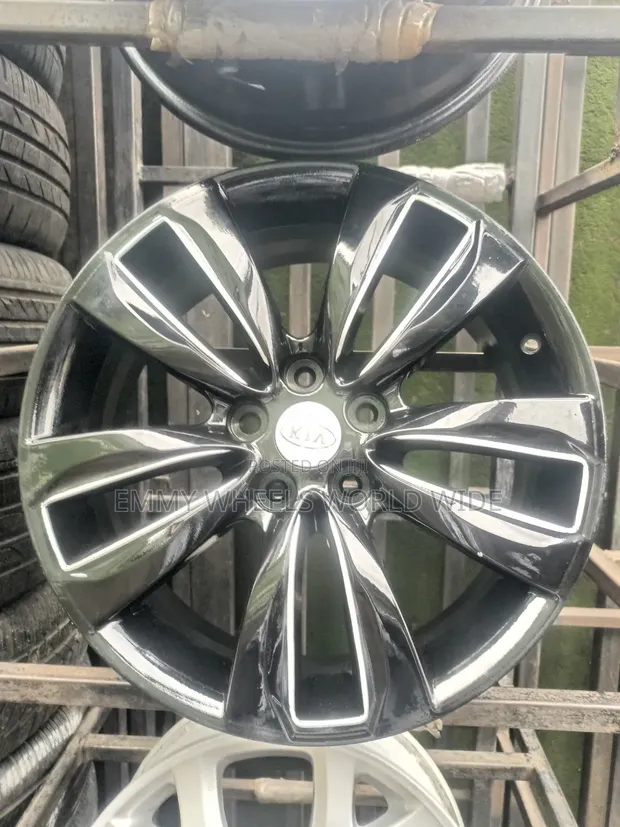 Kia Sportage 18-inch Factory Fitted Tokunbo Wheels - 1