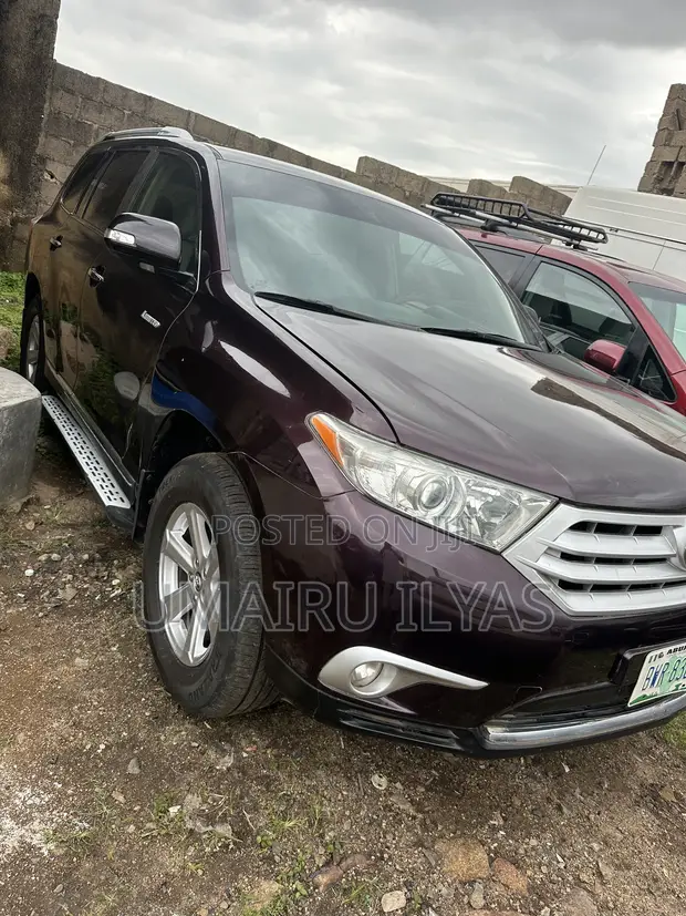 Toyota Highlander 2013 Maroon - 1