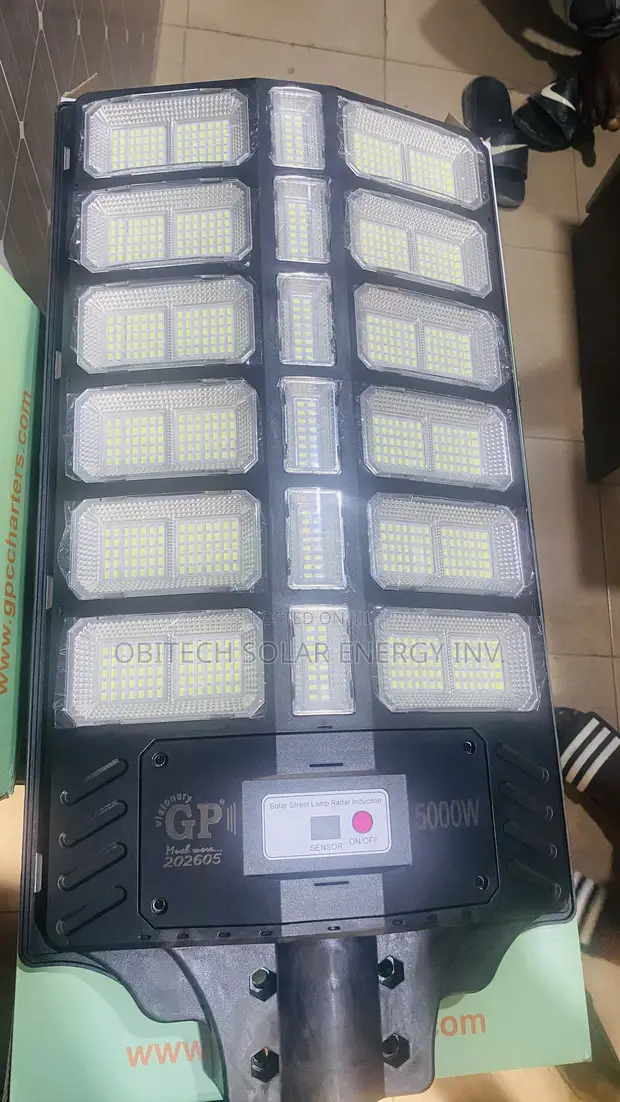 5000W 30-Eye Solar Street Light - 1