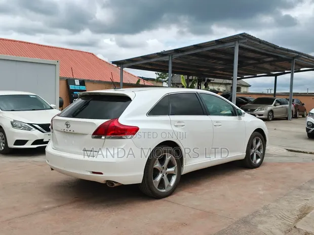 Toyota Venza 2010 White - 1