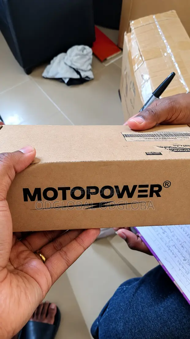 Motopower 12V Car Battery Charger - Brand New - 1