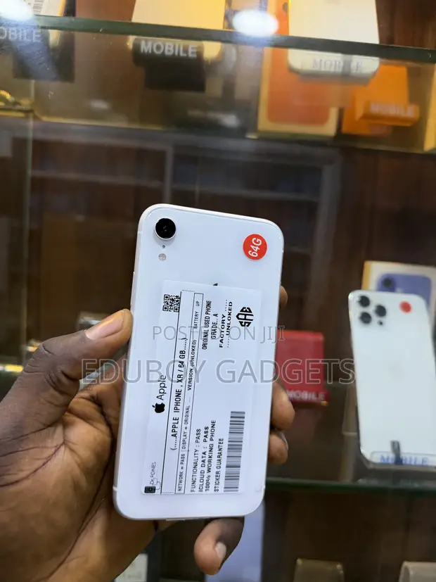 Apple iPhone XR 64GB White - 1