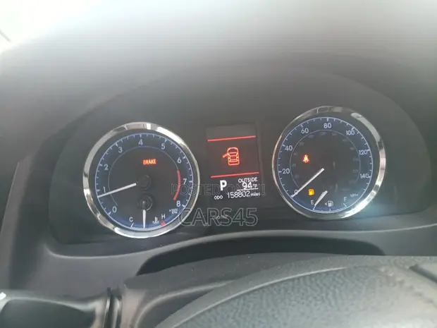 Toyota Corolla 2017 Silver - 1