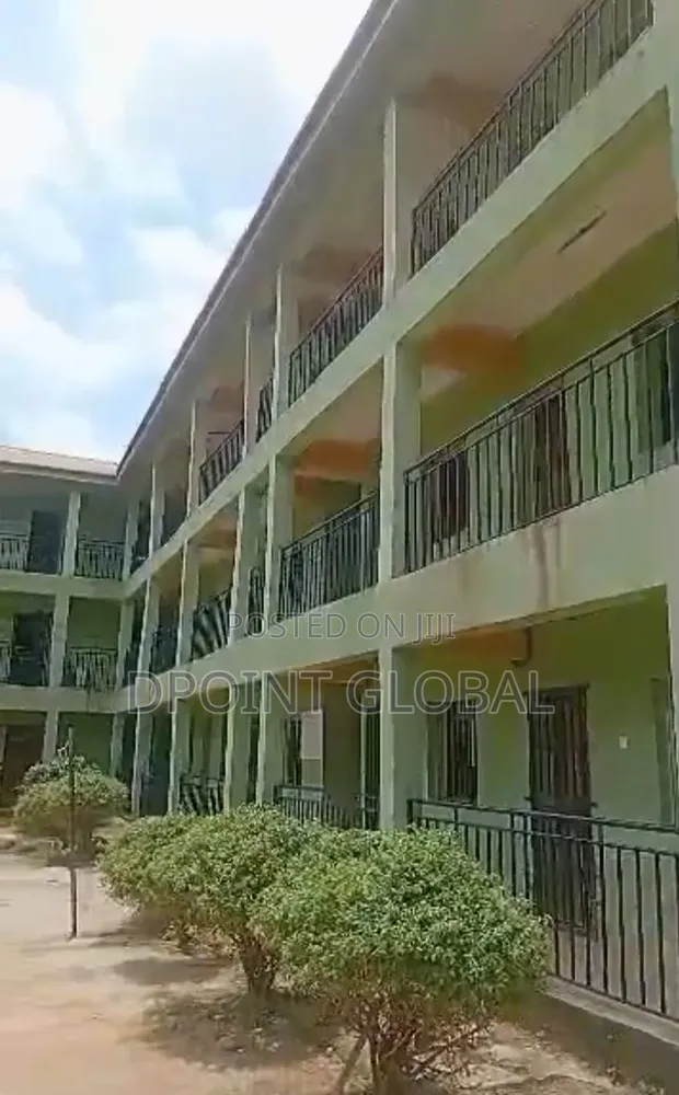 Makarantar Firamare da Sakandare Mai Aiki don Siyarwa a Baruwa, Ipaja - 1