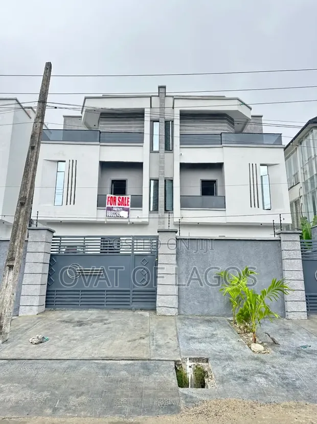 4 Bedroom Duplex da BQ a Lekki Phase 1 Sayarwa - 1