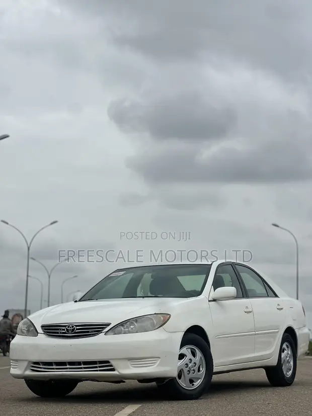Toyota Camry 2005 White - 1