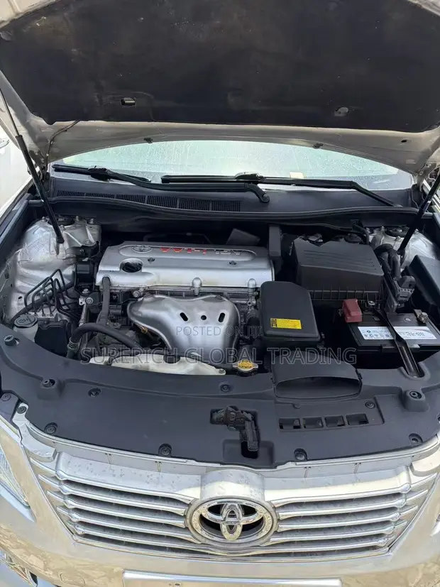 Toyota Camry 2014 Silver - 1