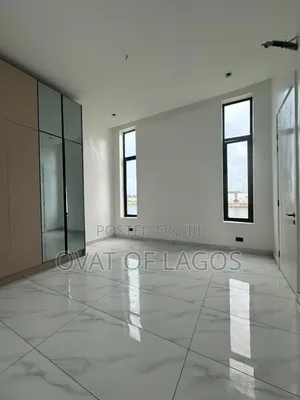 5-Bedroom Duplex with Pool & BQ in Megamound, Ikota