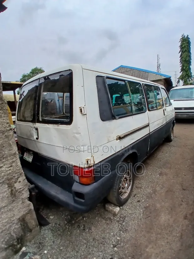 Volkswagen Transporter 1999 White - 1