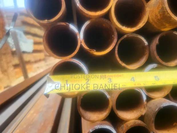 Scaffolding Pipes and Clips - 1