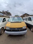 Volkswagen Transporter 1999 Yellow - 2