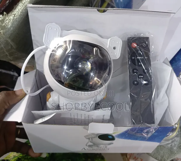 Astronaut Projector Light - Wurin Da Yake Riƙe Tauraro - 1