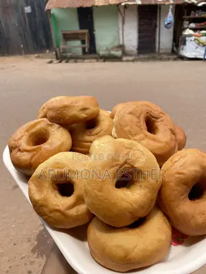 Tracy's Treats & More: Cakes & Pastries in Enugu