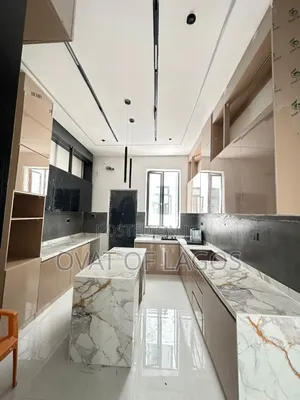 4 Bedroom Duplex da BQ Sayarwa a Ajah, Lagos