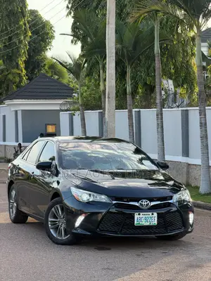 2015 Toyota Camry SE Sedan
