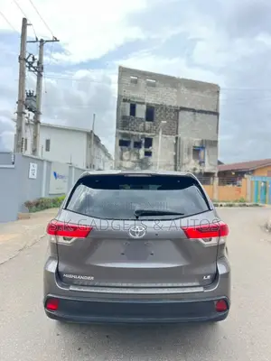 Toyota Highlander LE 2015
