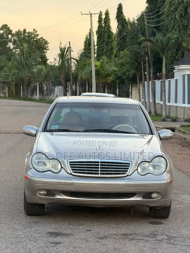 Mercedes-Benz C240 2004 Gold - 1