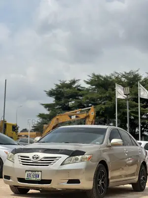 2009 Toyota Camry LE Gold