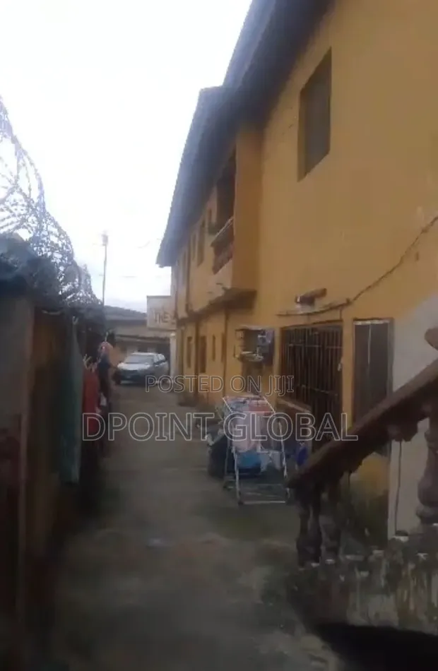 18-Bedroom Block of Flats in Shasha (Not Estate) - 1