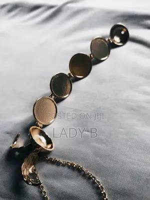 Golden Luxury Vintage Style 4-Photo Folding Locket