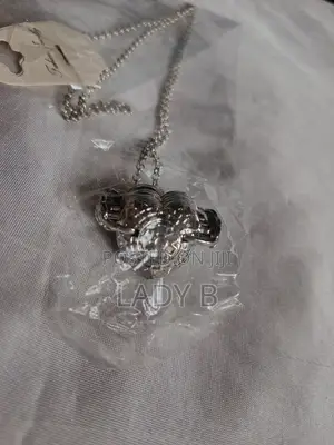 Silver Heart Shape Locket Mai Fodawa 4 Hotuna