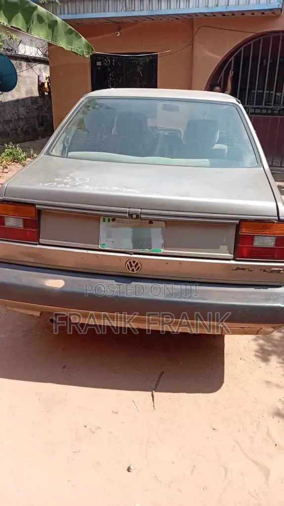 1999 Volkswagen Jetta Gold - 1