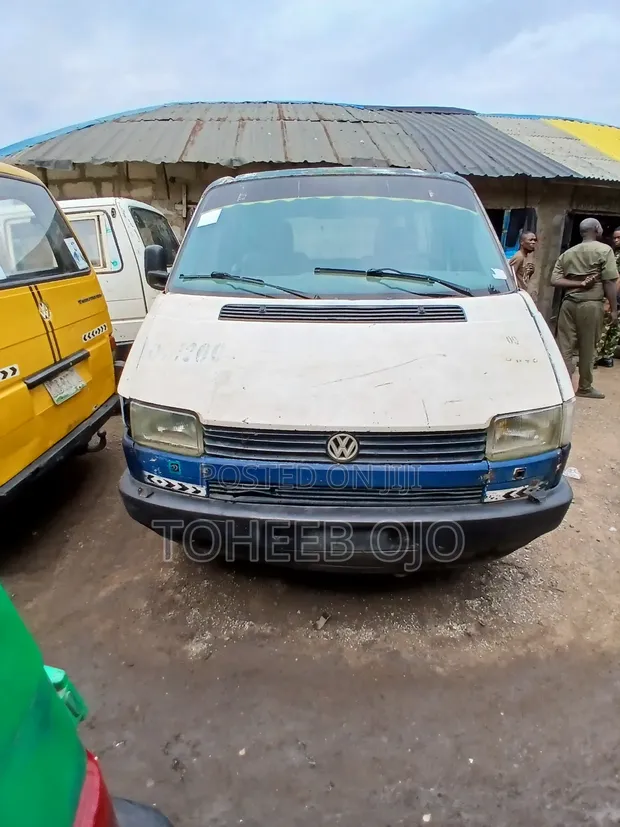 Volkswagen Transporter 1998 White - 1