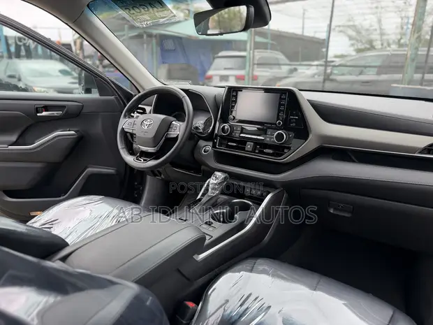 Toyota Highlander XLE 2021 Gray - 1