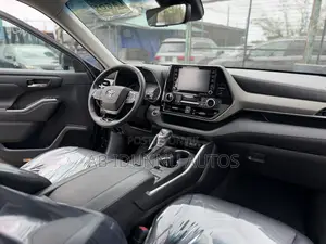 Toyota Highlander XLE 2021 Gray