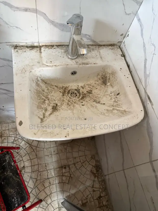 Post Construction Deep Cleaning by Béni Royal Hands - 1