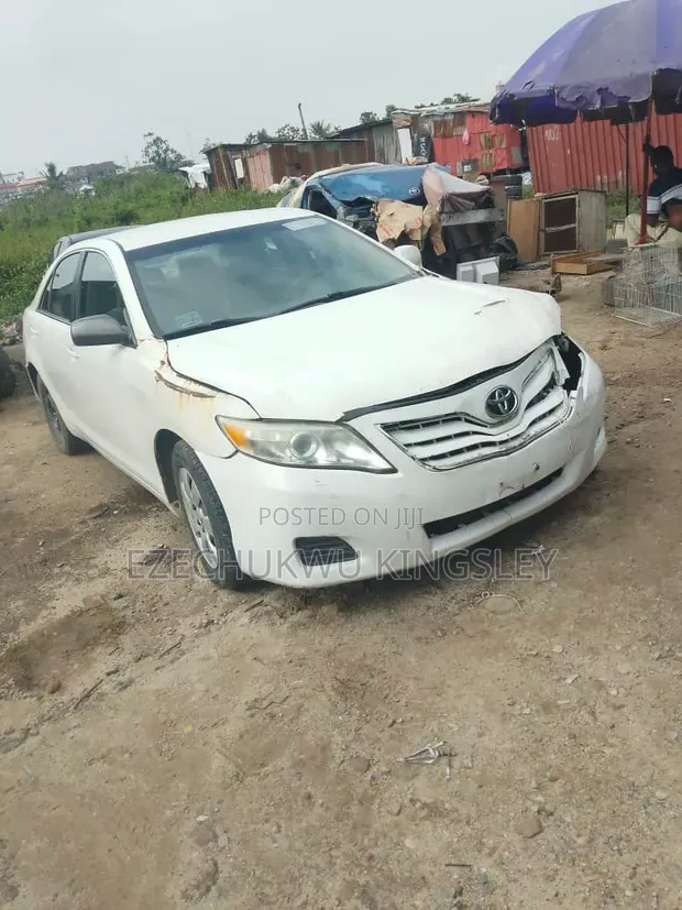 Toyota Camry LE 2011 - Tokunbo, Fari - 1