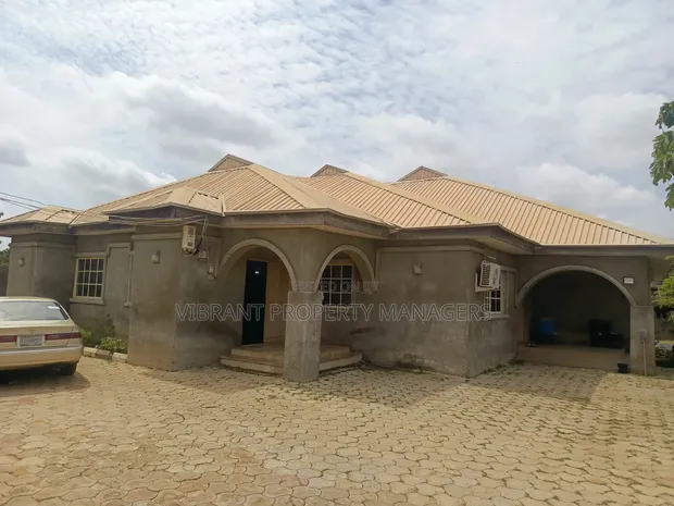 3-Bedroom Bungalow & 2 Flats in Narayi High Cost, Kaduna - 1