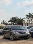 Toyota Sienna XLE 2011 Mai Zama 8, Launin Fari - 2