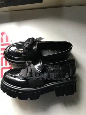 Oliveria Ian Women's Black Leather Loafers