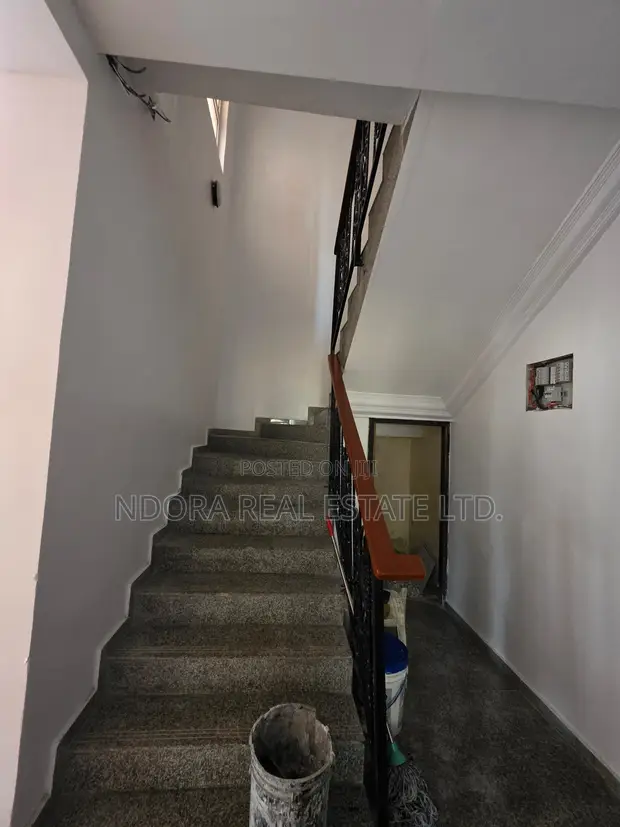5-Bedroom Duplex don haya a Lekki Phase 1 - 1