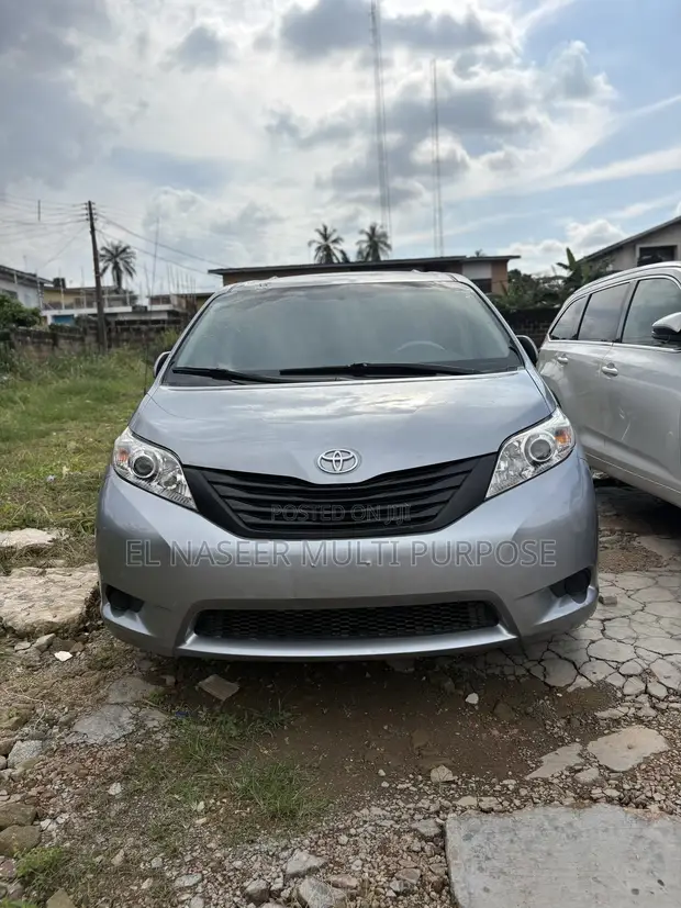 Toyota Sienna LE 7 Passenger 2012 Grey - 1