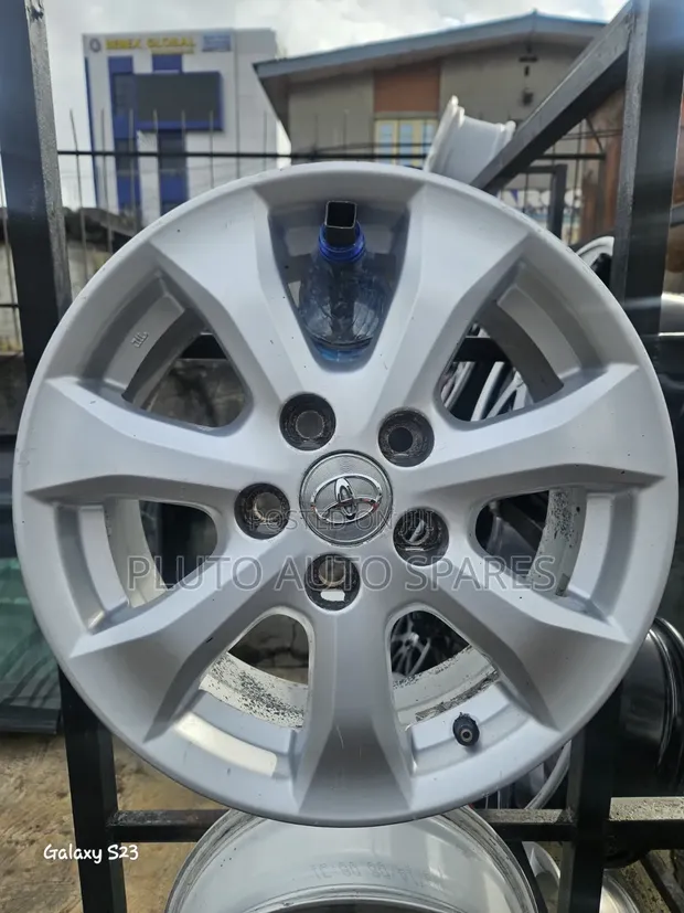 Original 16-Inch Alloy Rims for Toyota Camry - 1