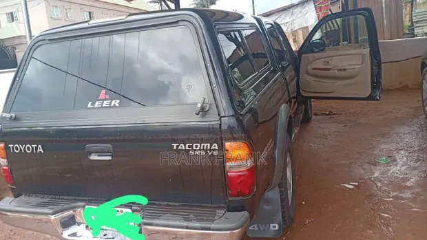 Toyota Tacoma 2004 Black - 1