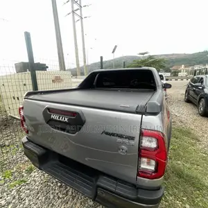 2021 Toyota Hilux Gray