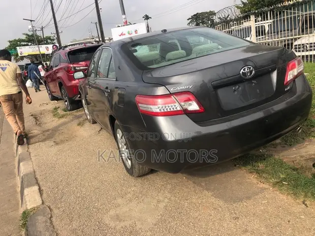 Toyota Camry LE 2010 Grey - 1
