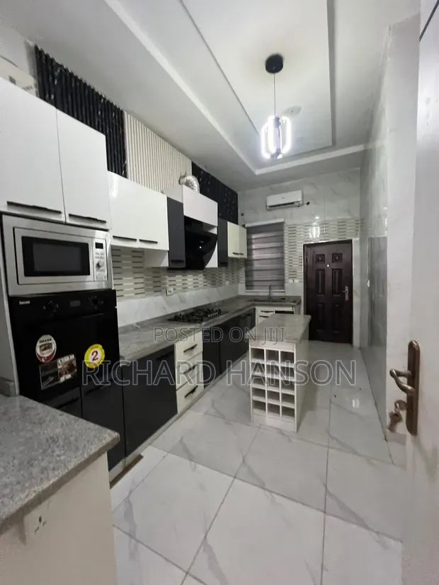 Furnished Mini Flat for Rent in Secured Chevron - 1