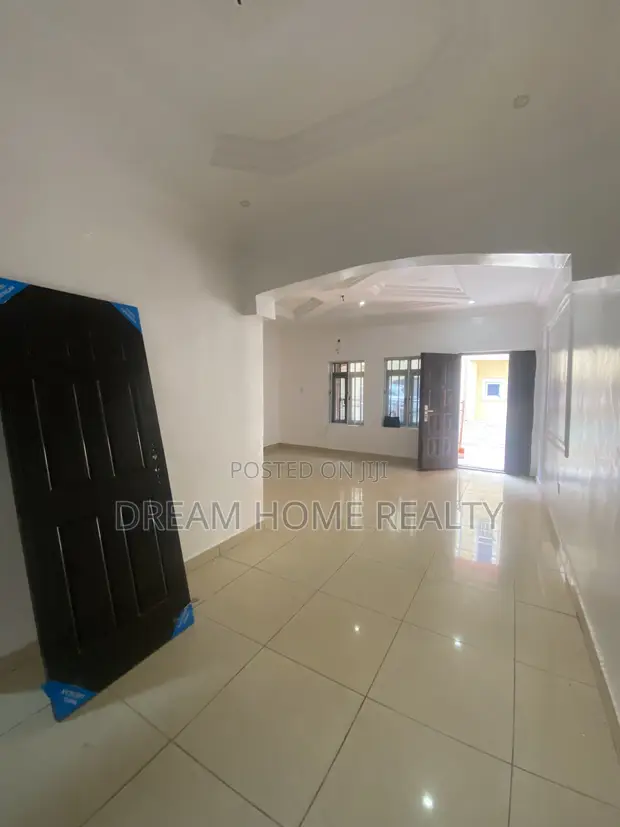3 Bedroom Apartment for Rent in Chevron - 1