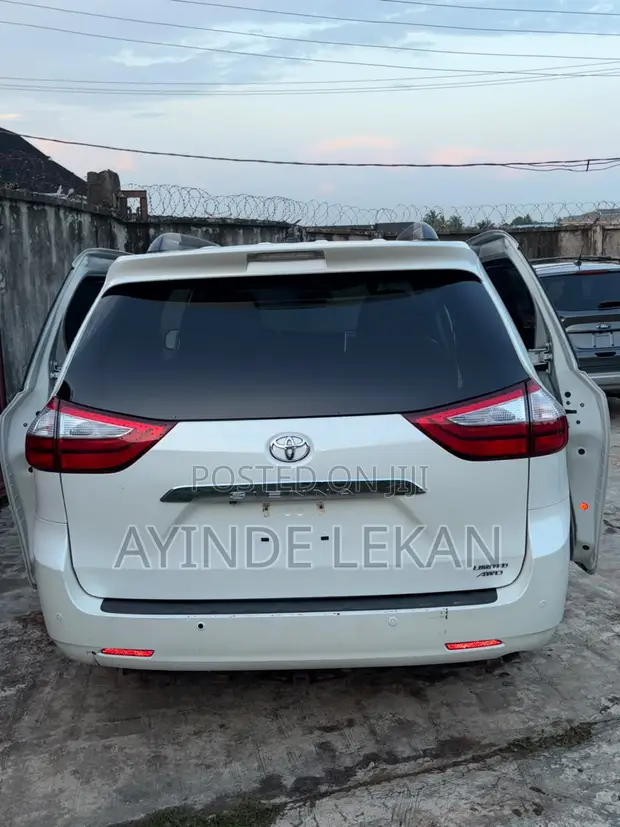 Toyota Sienna LE 7-Fitar Da Zama Na Mobiliti 2017 - 1