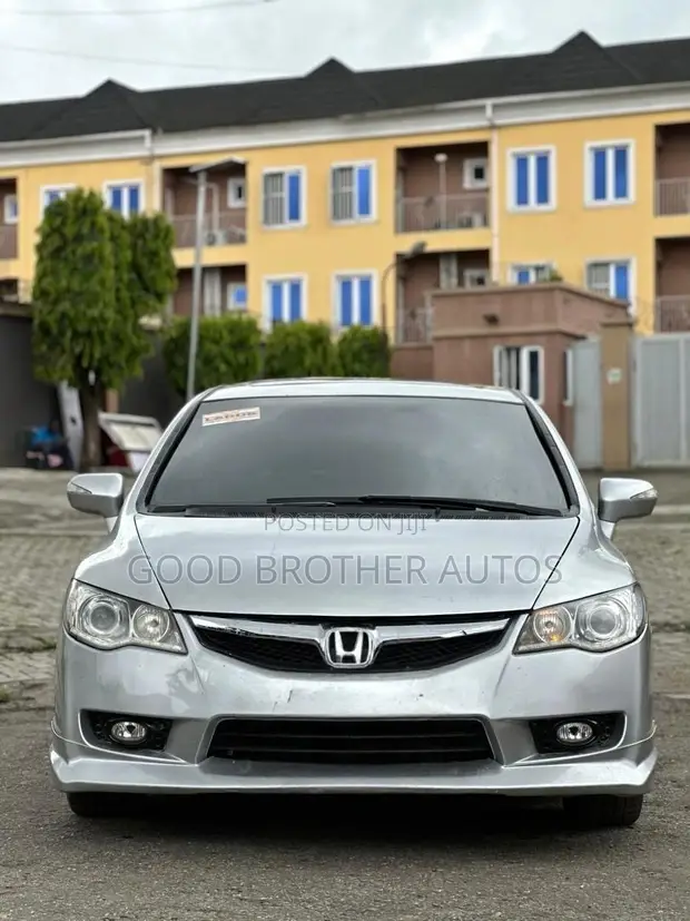 Honda Civic 2010 Silver - 1