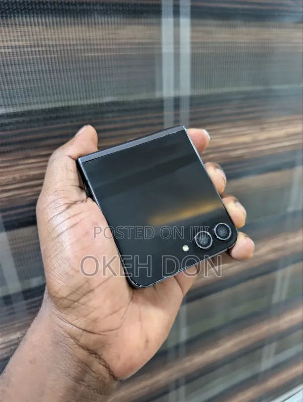 Samsung Galaxy Z Flip 5 256GB Baki - 1