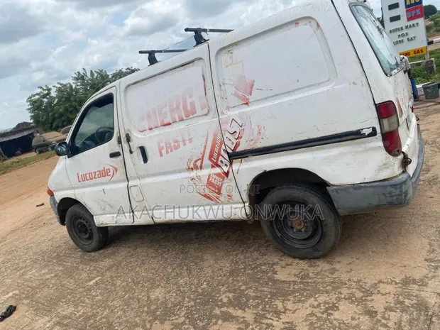 Toyota HiAce 2007 Silver - 1