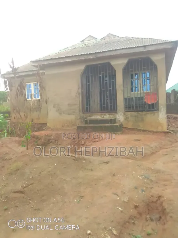 2-Bedroom Bungalow da ake sayarwa a Oko Filling, Adamo - 1