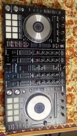 Pioneer DDJ-SX2 DJ Controller