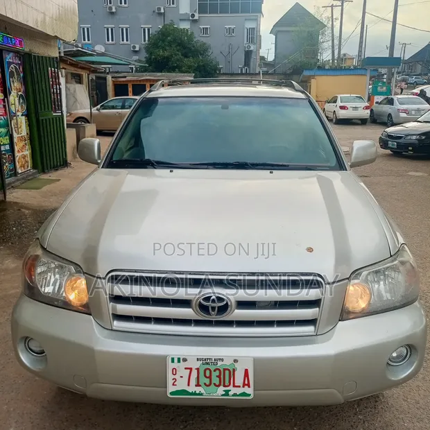 Toyota Highlander 2005 Silver - 1