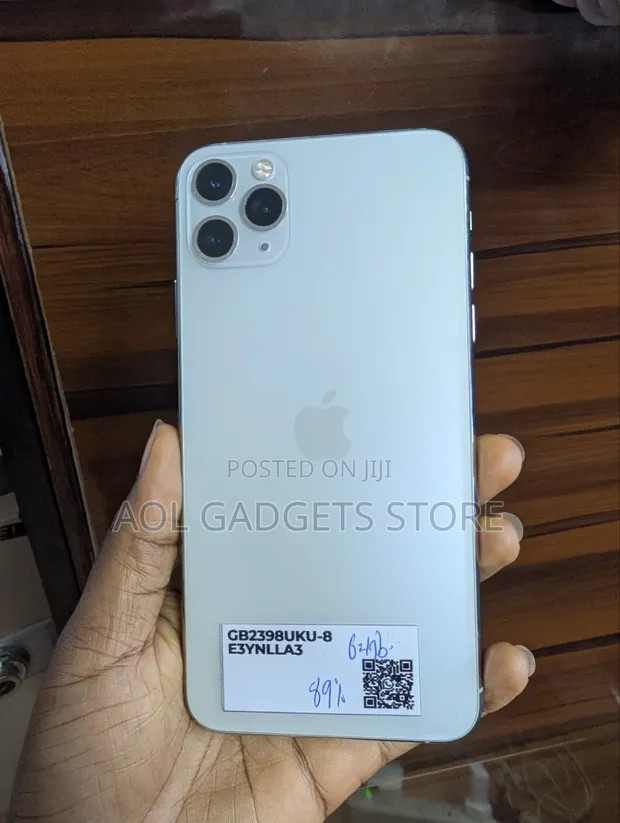 Apple iPhone 11 Pro Max 64GB White - 1